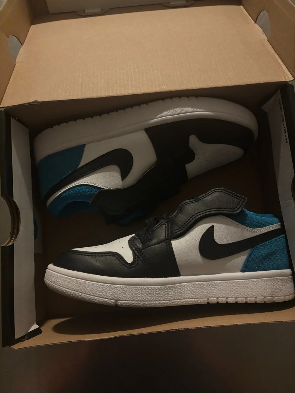 Youth Jordan1 (size 1.5 youth) great condition like NEW!